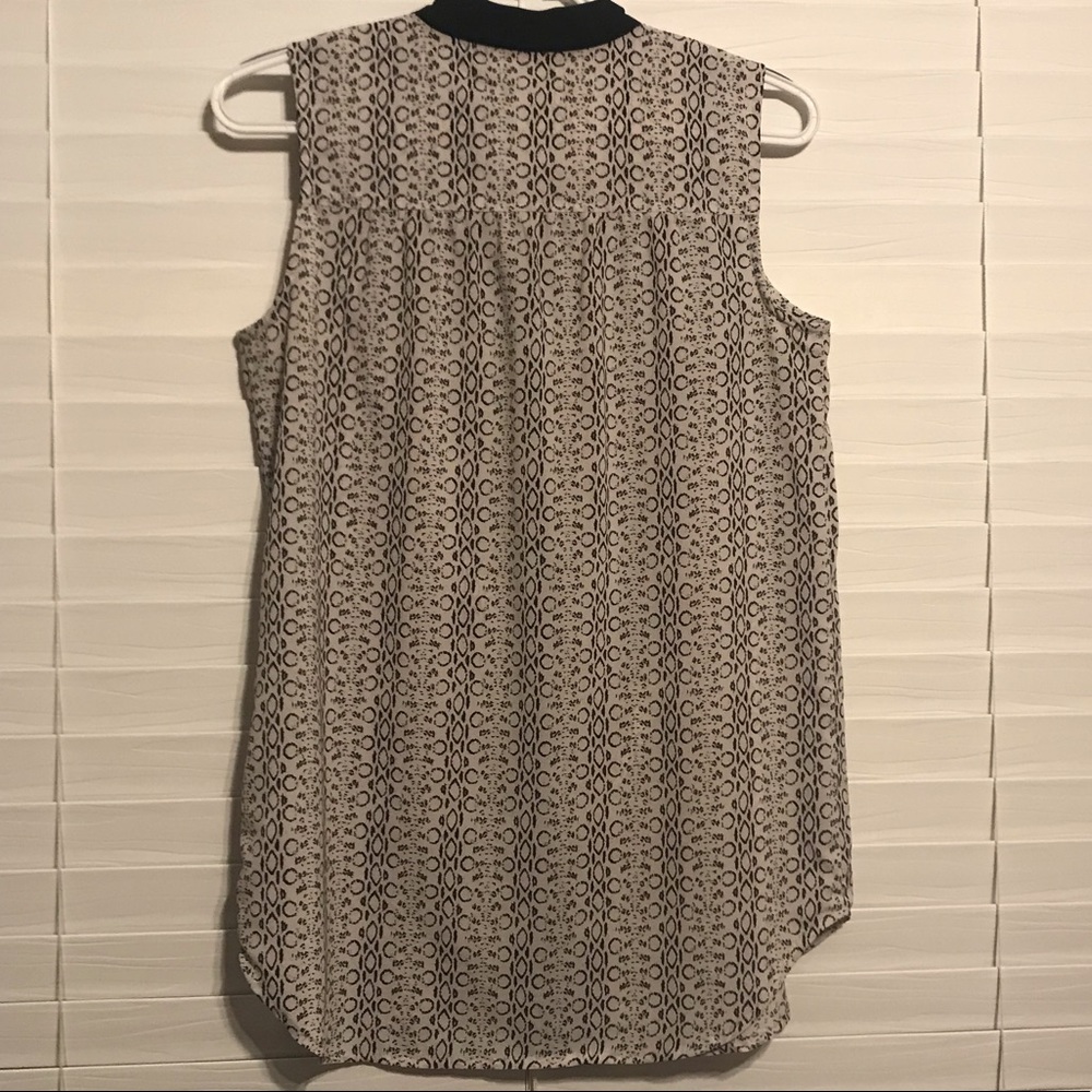 XS Reed Sleeveless Button Down Top - Picture 2 of 4